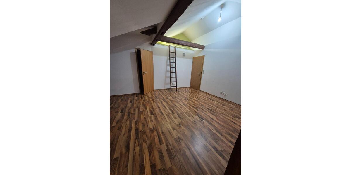 Dachgeschoßwohnung Uehlfeld - 1 Zimmer, 43 m&sup2;, 390&euro; | Angebot:24893395