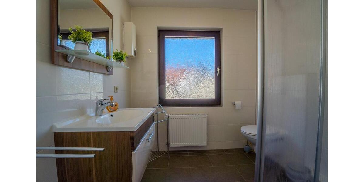 Wohnen auf Zeit Nordenham - 4 Zimmer, 130 m&sup2;, 35&euro; | Angebot:22840862