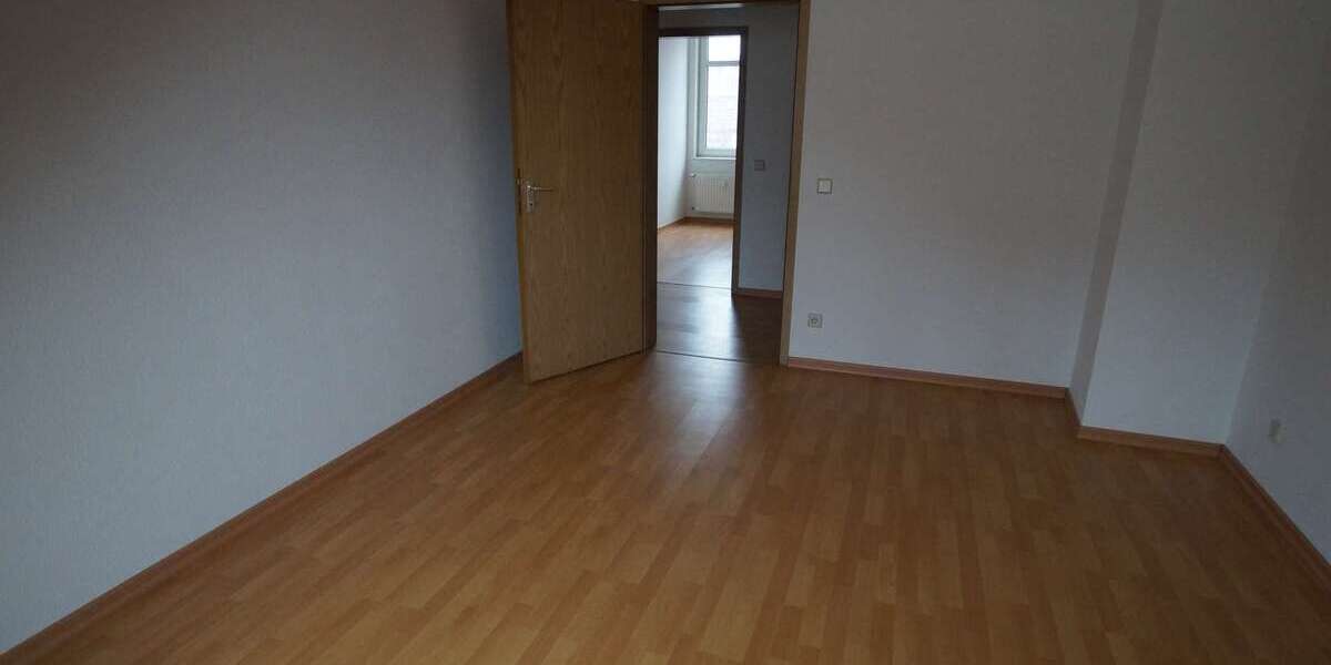 geeignet für 2er-WG - 2,5-Zi-DG-Whg - Laminat, Badewanne 2.5 zimmer