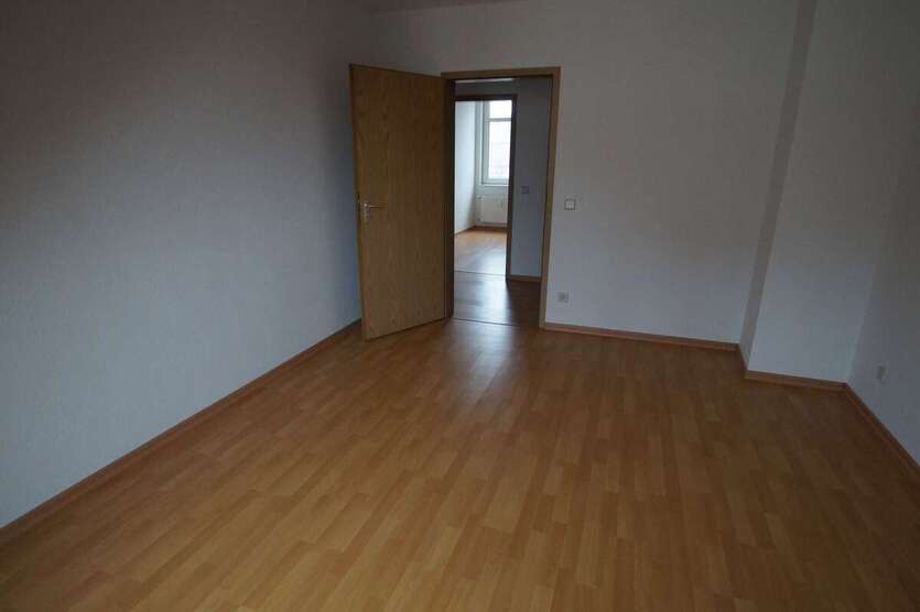 geeignet für 2er-WG - 2,5-Zi-DG-Whg - Laminat, Badewanne 2.5 zimmer