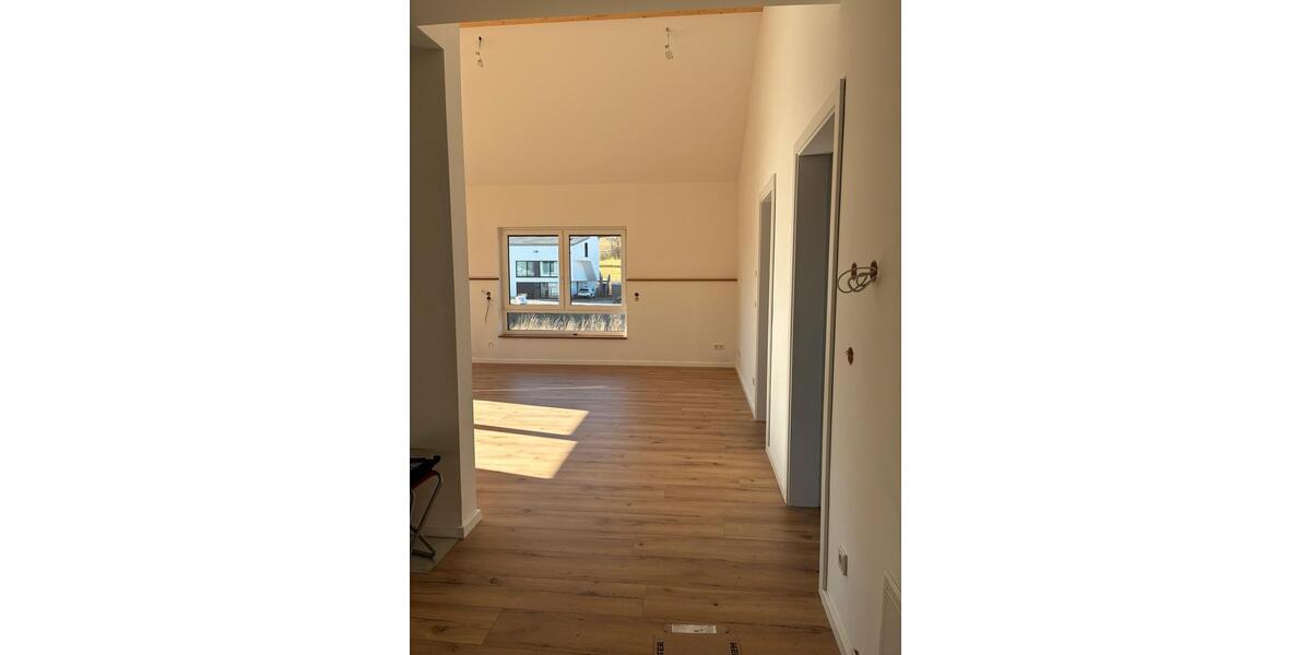 Dachgeschoßwohnung Uder - 3 Zimmer, 80 m&sup2;, 950&euro; | Angebot:25550364