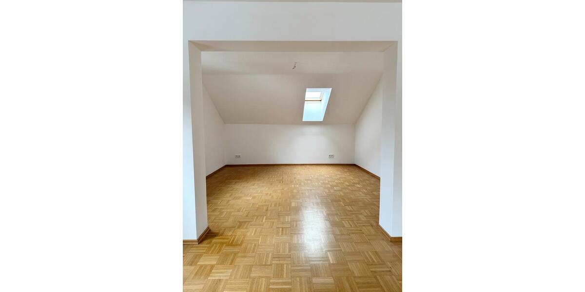Dachgeschoßwohnung Altdorf - 3.5 Zimmer, 99 m&sup2;, 1.250&euro; | Angebot:25930179