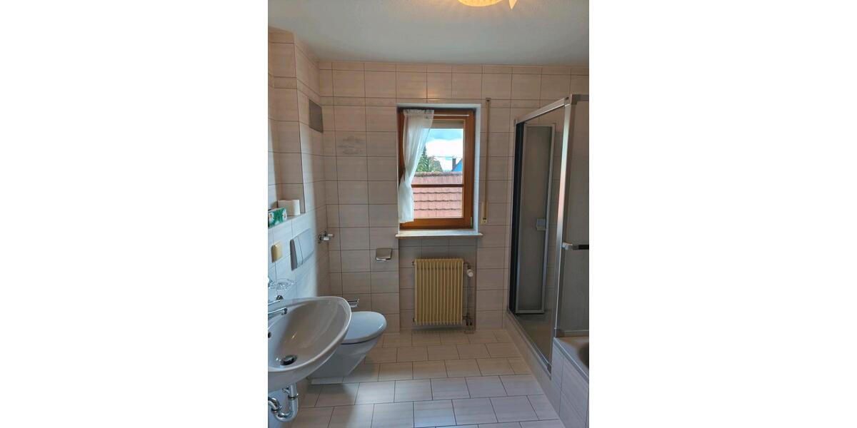 Dachgeschoßwohnung Engen - 3.5 Zimmer, 85 m&sup2;, 820&euro; | Angebot:26697102
