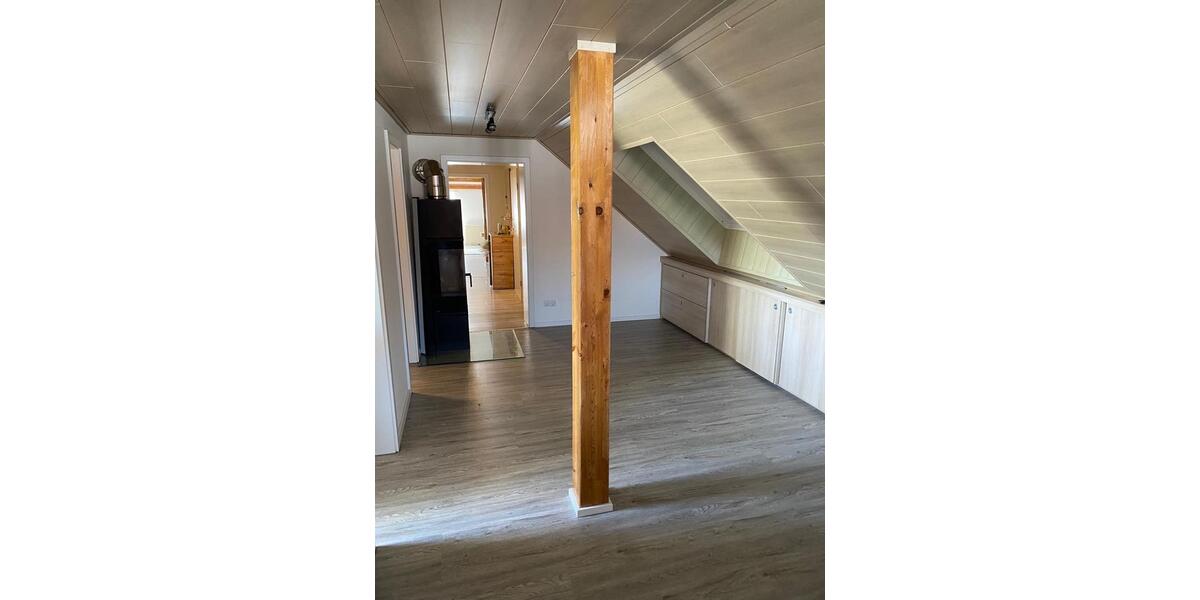 Dachgeschoßwohnung Münsterhausen - 4 Zimmer, 91 m&sup2;, 925&euro; | Angebot:26040568