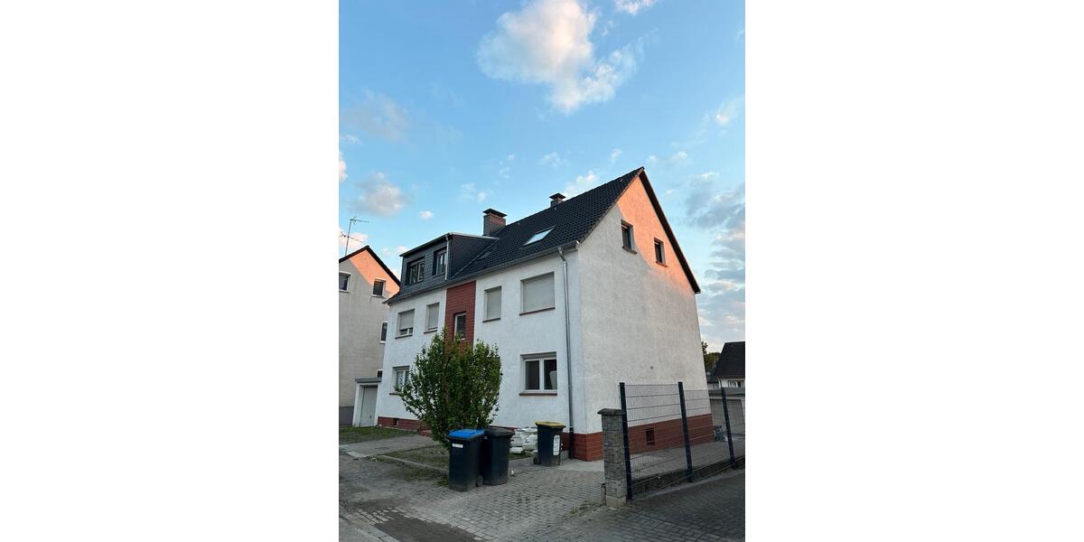 Frisch renovierte 2,5 Zimmer Wohnung, Ankleidezimmer & Terrasse 3 zimmer