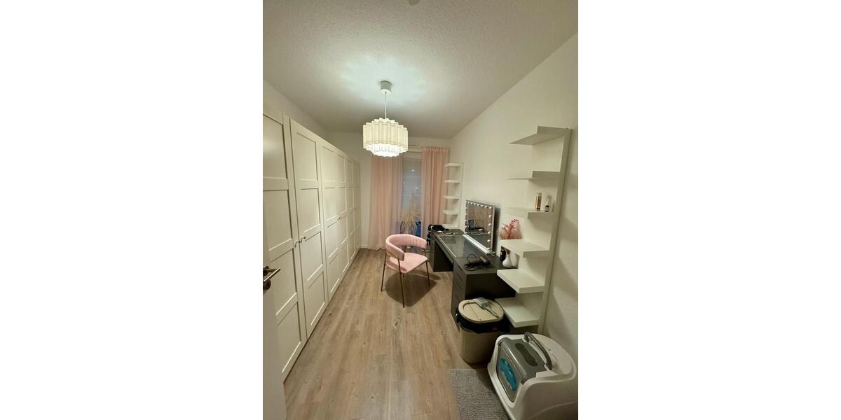 Erdgeschoßwohnung Düsseldorf Stadtbezirk 6 - 4 Zimmer, 132 m&sup2;, 1.965&euro; | Angebot:26505516