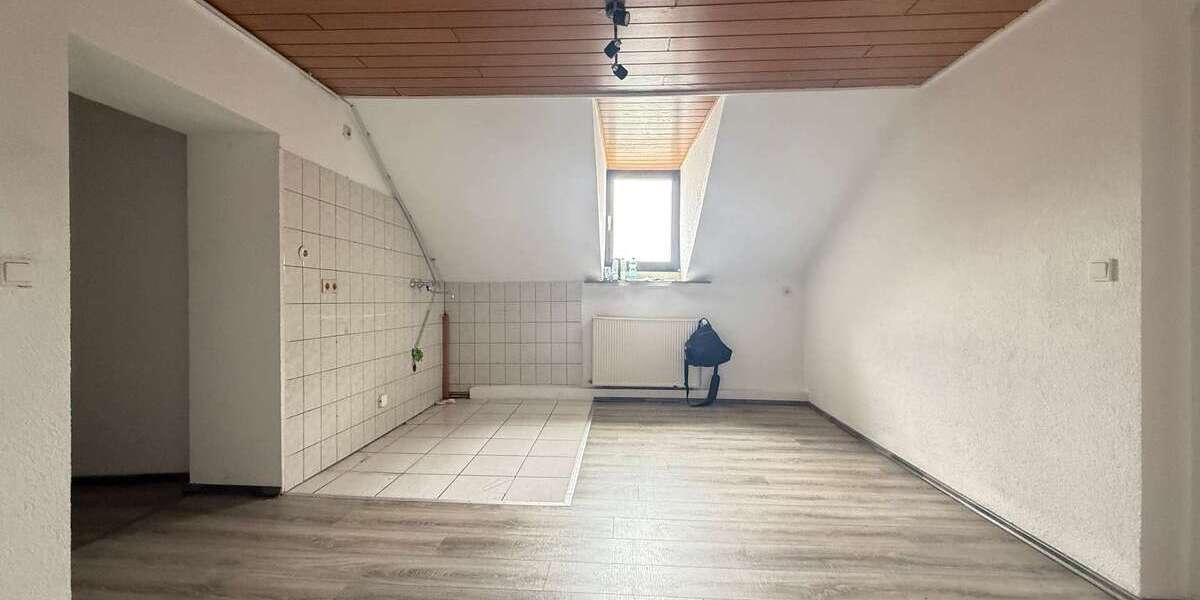 Gemütliche 3-Zimmer-Dachgeschosswohnung mit ca. 72 m² in Friedrichsthal-Bildstock - 3- Friedrichsthal | Angebot:27199791