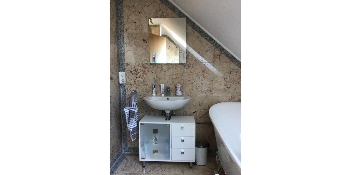 Etagenwohnung Schiltberg - 4 Zimmer, 130 m&sup2;, 1.380&euro; | Angebot:26196409