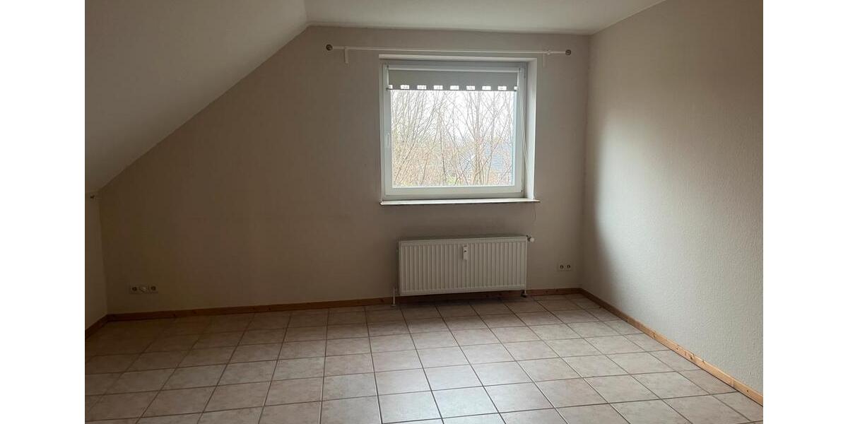 Dachgeschoßwohnung Struxdorf - 3 Zimmer, 74 m&sup2;, 820&euro; | Angebot:26050951
