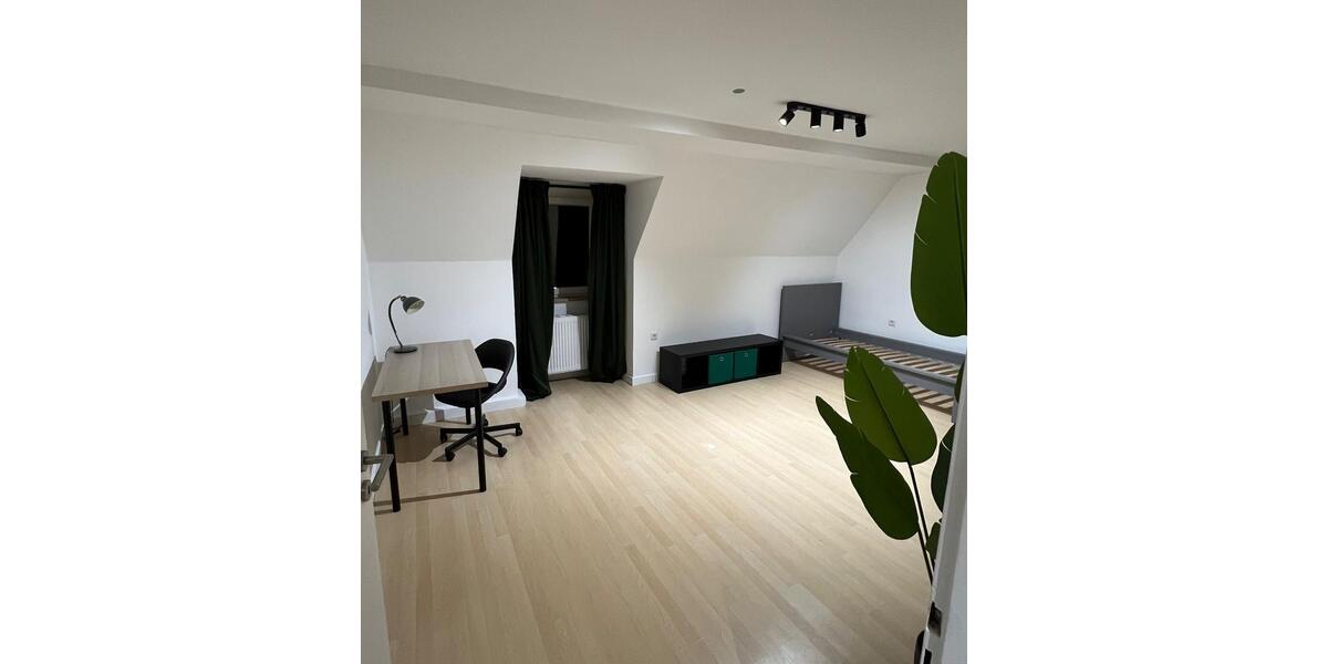 Etagenwohnung Augsburg Innenstadt - 3 Zimmer, 14 m&sup2;, 495&euro; | Angebot:24997175