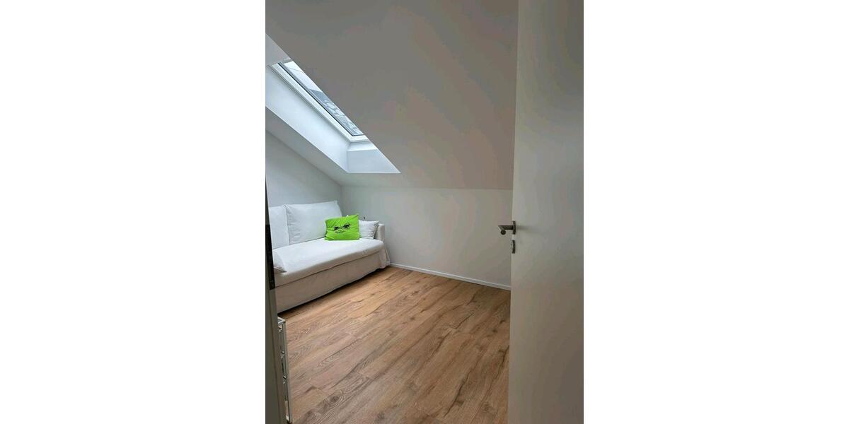 Dachgeschoßwohnung Lippstadt - 4 Zimmer, 130 m&sup2;, 1.100&euro; | Angebot:25151049