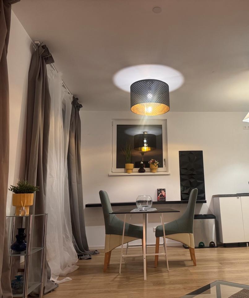 Lesen! 2 Zimmer Wohnung Mitte September-März 26