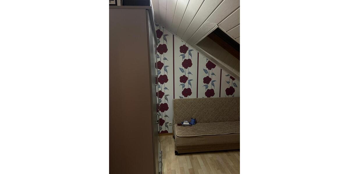 Dachgeschoßwohnung Meinerzhagen - 4 Zimmer, 80 m&sup2;, 450&euro; | Angebot:24444794