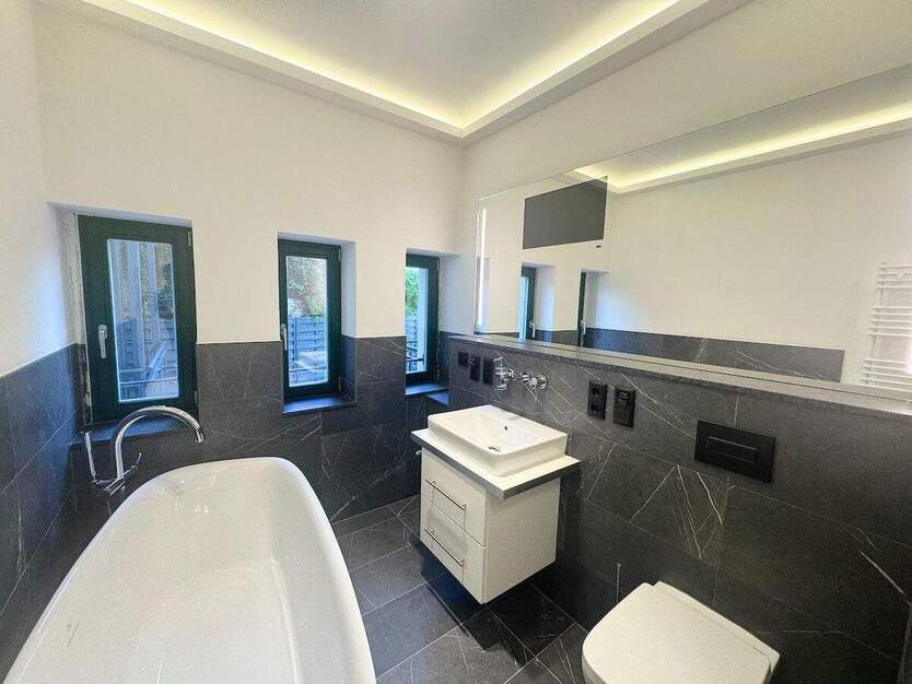 Nanu?! * Erstbezug im Süden * Parkett * Fußbodenheizung * Balkon * schönes Bad * LED-Licht 2 zimmer