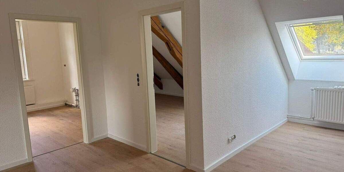 *Erstbezug nach Komplettsanierung! 2-Zi-Wohnung mit neuer Einbauküche u. saniertem Duschbad* 2 zimmer