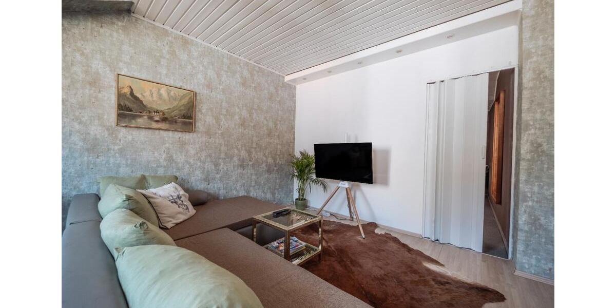 Dachgeschoßwohnung Essen Stadtbezirk VIII - 2 Zimmer, 65 m&sup2;, 1.200&euro; | Angebot:26149272