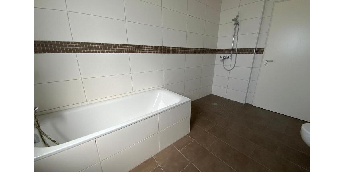 Dachgeschoßwohnung Meerbusch - 3 Zimmer, 99 m&sup2;, 1.315&euro; | Angebot:26235355