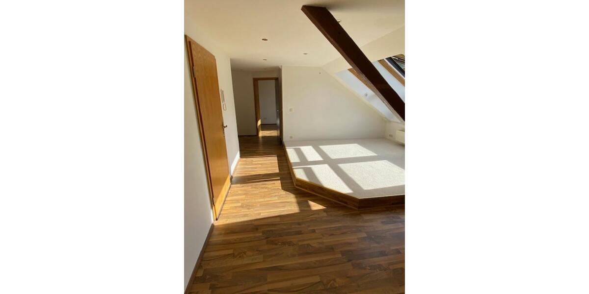 Dachgeschoßwohnung Meißen - 3 Zimmer, 75 m&sup2;, 560&euro; | Angebot:24715898