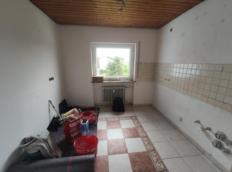 3- Zi. DG Wohnung mit 2 Balkonen und Garage