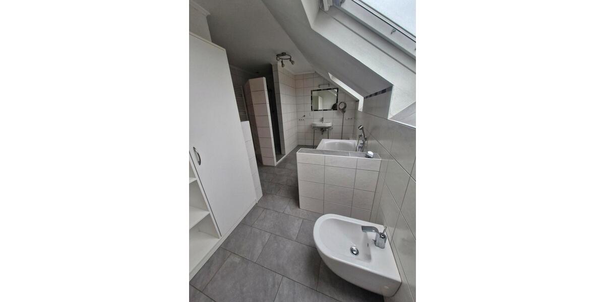 Reihenhaus Dudeldorf - 8 Zimmer, 200 m&sup2;, 1.400&euro; | Angebot:25824171