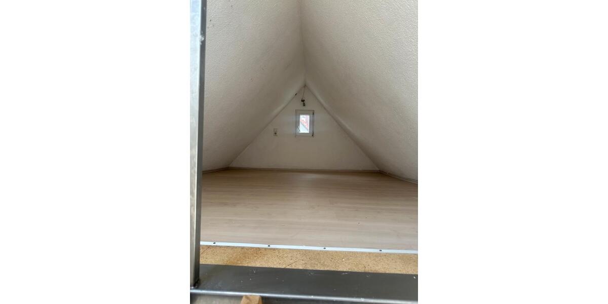 Dachgeschoßwohnung Aalen - 2 Zimmer, 45 m&sup2;, 650&euro; | Angebot:26611000