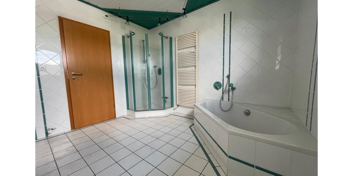 Dachgeschoßwohnung Brilon - 3 Zimmer, 90 m&sup2;, 700&euro; | Angebot:26604508