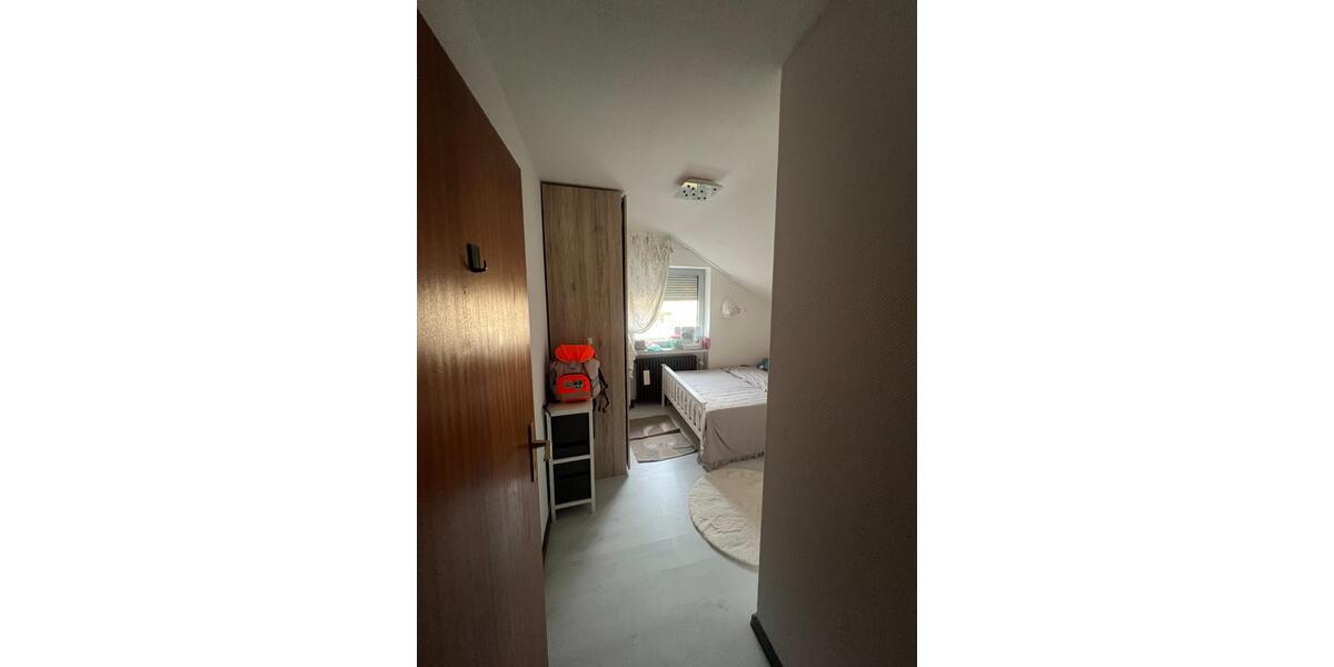 Gemütliche 3‑Zimmer-Dachgeschosswohnung – 98 m² – ab März 3 zimmer