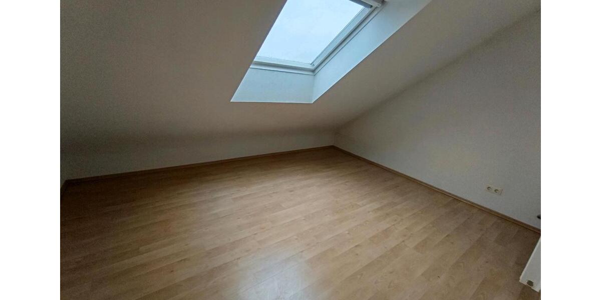 Dachgeschoßwohnung Homburg - 3 Zimmer, 80 m&sup2;, 850&euro; | Angebot:25175823