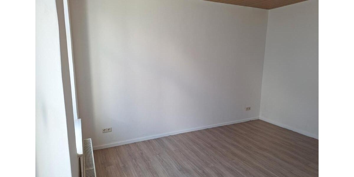 Erdgeschoßwohnung Lage - 2 Zimmer, 61 m&sup2;, 590&euro; | Angebot:26689277