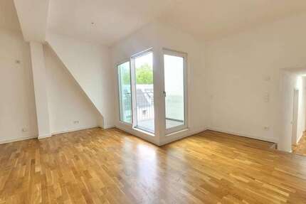 Wohnung zum Mieten in Berlin 2.455,74 € 136.43 m²