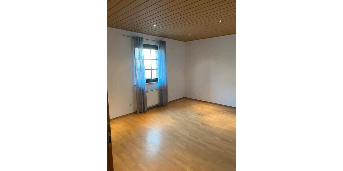 Einfamilienhaus Weilerbach - 8 Zimmer, 226 m&sup2;, 1.900&euro; | Angebot:25307721