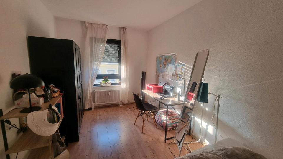 Helles, möbliertes WG-Zimmer in zentraler Lage