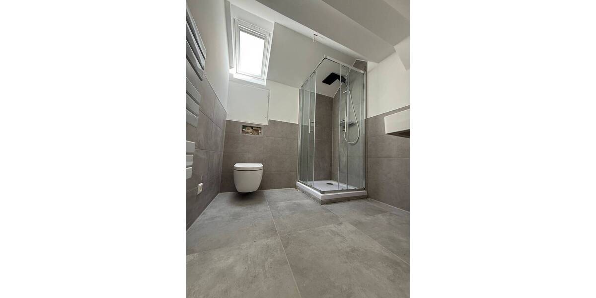Etagenwohnung Stuttgart Mitte - 6 Zimmer, 176 m&sup2;, 3.800&euro; | Angebot:26476054