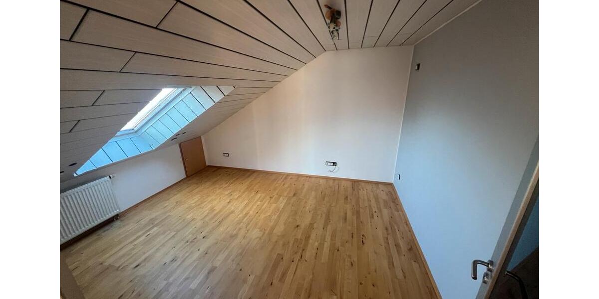Dachgeschoßwohnung Simmerath - 2 Zimmer, 92 m&sup2;, 966&euro; | Angebot:26048074