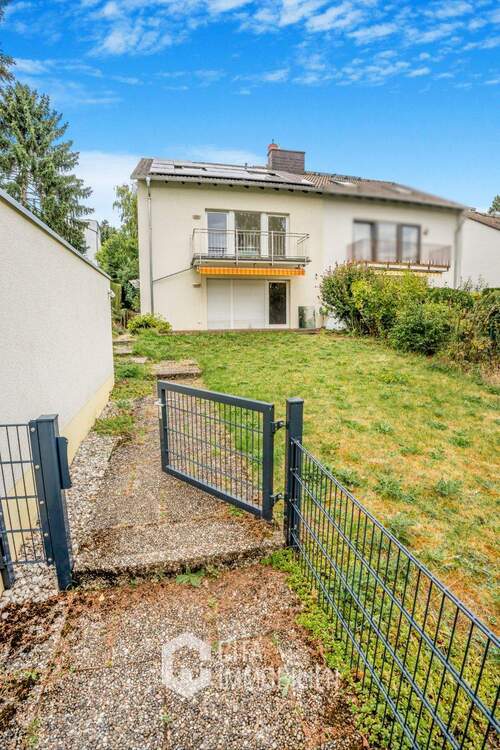 Modernisierte Doppelhaushälfte mit Garten & Garage in Frankfurt-Bergen-Enkheim 6 zimmer