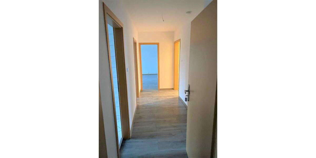 Etagenwohnung Glauchau - 4 Zimmer, 81 m&sup2;, 430&euro; | Angebot:26389569