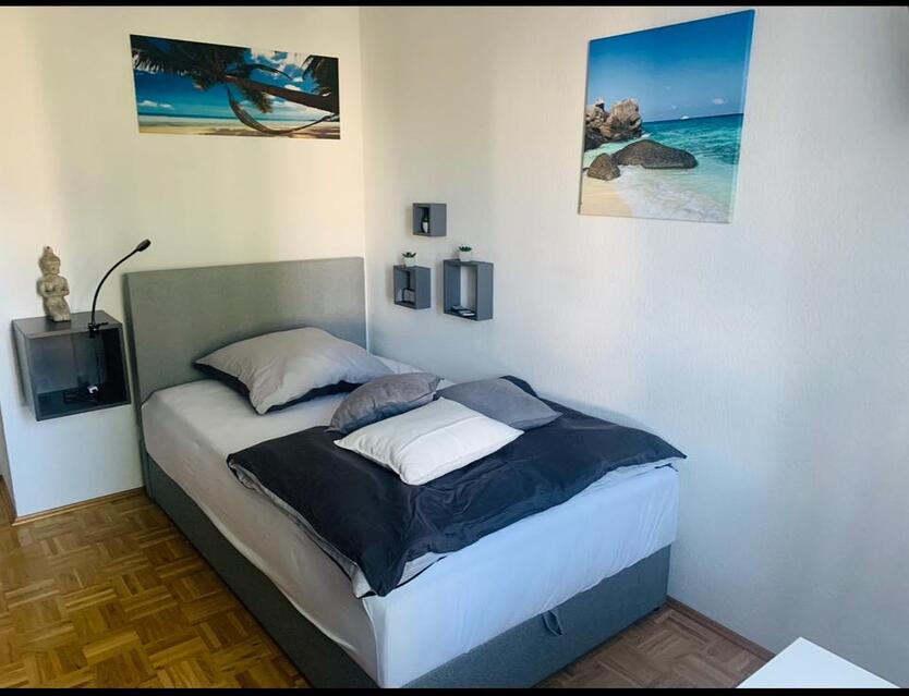 Schönes, modernes Zimmer an Wochenendpendlerin zu vermieten