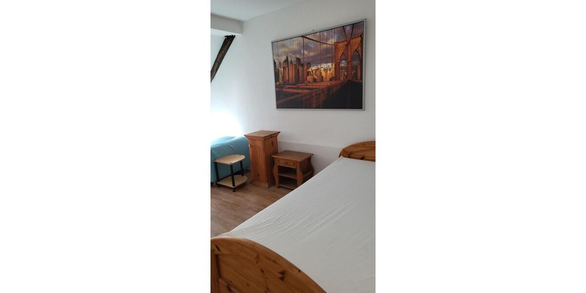 Dachgeschoßwohnung Sankt Ingbert - 1 Zimmer, 27 m&sup2;, 280&euro; | Angebot:26705235