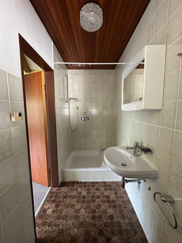 Haus zu vermieten mit Garten und Stellplatz zimmer