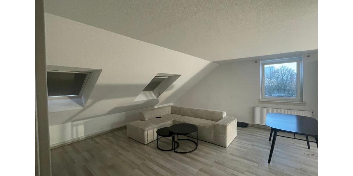 Dachgeschoßwohnung Hannover Herrenhausen-Stöcken - 4 Zimmer, 100 m&sup2;, 1.250&euro; | Angebot:25959114