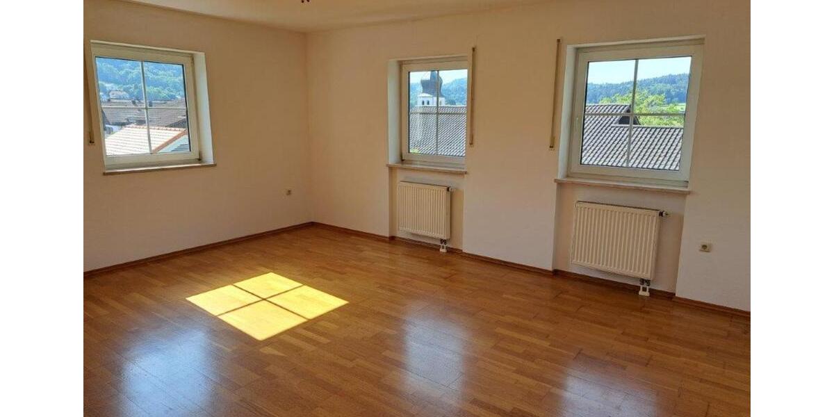 Erdgeschoßwohnung Deggendorf - 3 Zimmer, 84 m&sup2;, 830&euro; | Angebot:25868399