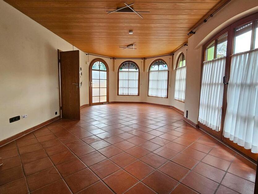 Helle 2,5 Zimmer EG Mietwohnung mit EBK, Terrasse und Stellplatz