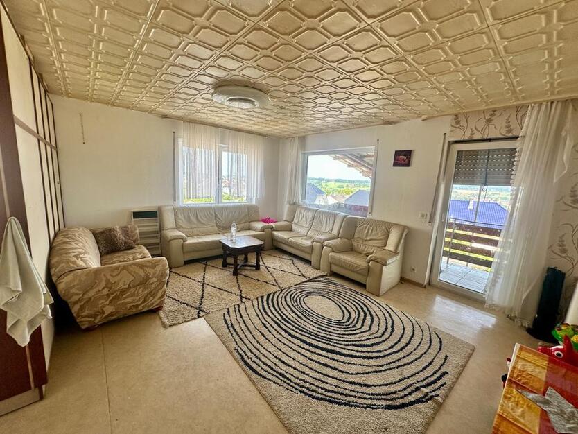 4 Zi Obergeschoss Wohnung mit großem Balkon in Köllerbach