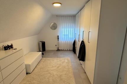 5-Zimmer-Wohnung mit großem Garten, Terrasse & hochw. Ausstattung zimmer
