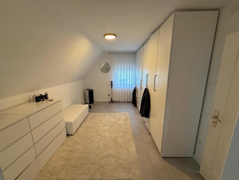 5-Zimmer-Wohnung mit großem Garten, Terrasse & hochw. Ausstattung zimmer