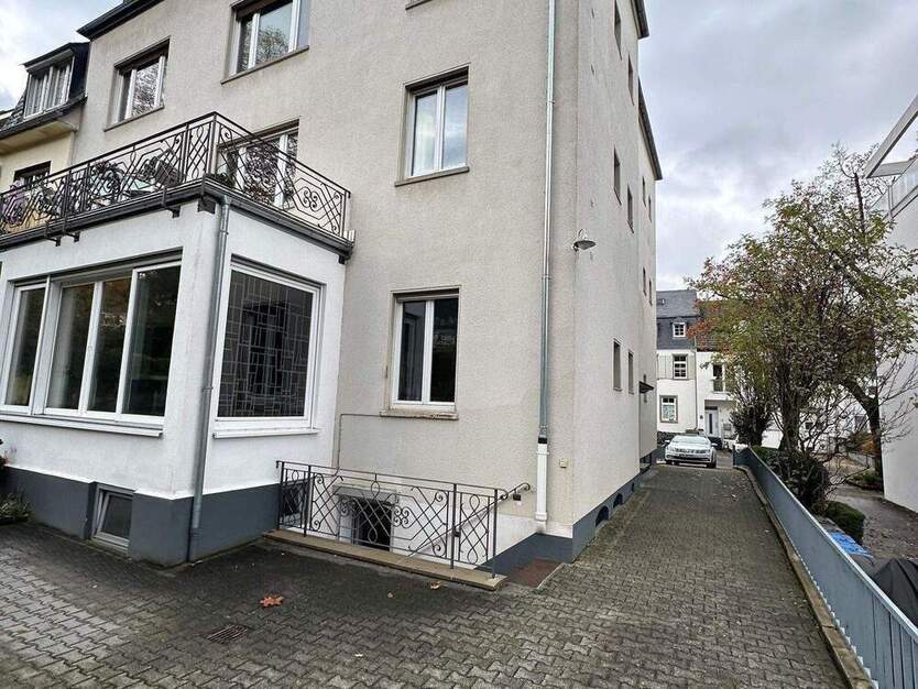 Möblierte 1 - Zimmer - UntergeschossWohnung (KellerWohnung) mit Einbauküche und separatem Eingang
