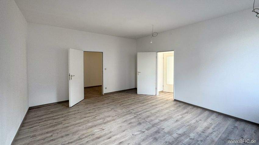 Gewerbeobjekt Fürstenfeldbruck - 9 Zimmer, 228 m&sup2;, 3.420&euro; | Angebot:25699499