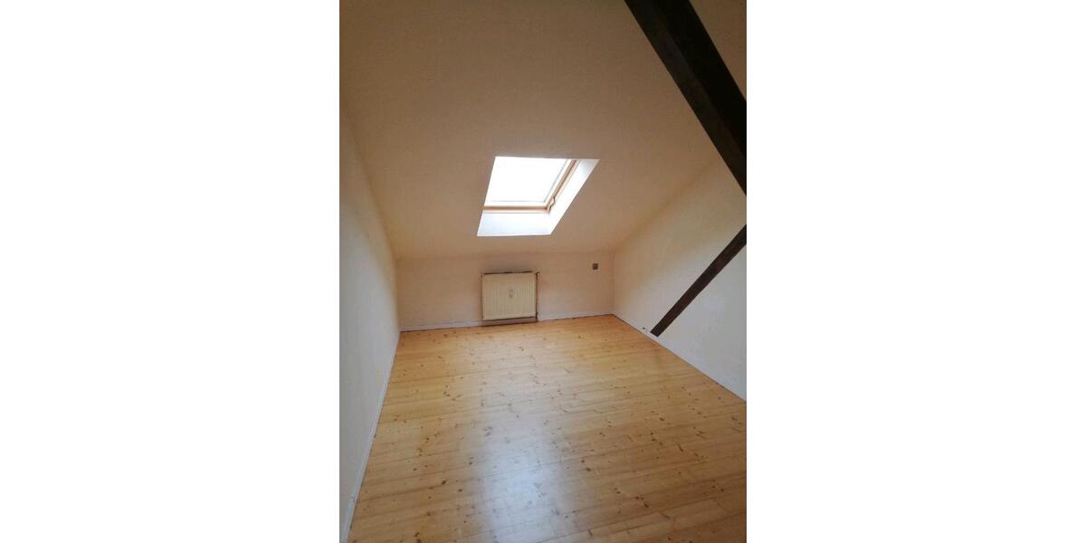 Dachgeschoßwohnung Landau an der Isar - 2.5 Zimmer, 100 m&sup2;, 720&euro; | Angebot:26521905