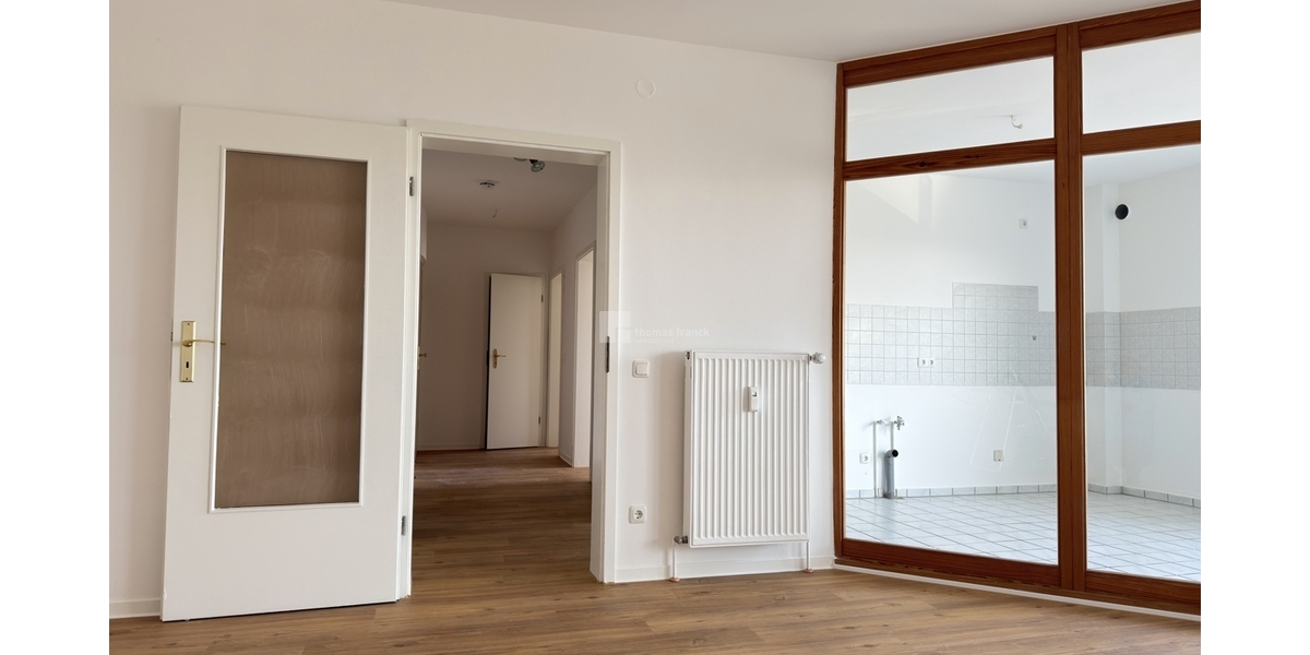 Repräsentatives Wohnen am Schlossgarten: Frisch renoviert & voller Wärme - Etagenwohnung Schwerin Feldstadt | Angebot:26828118