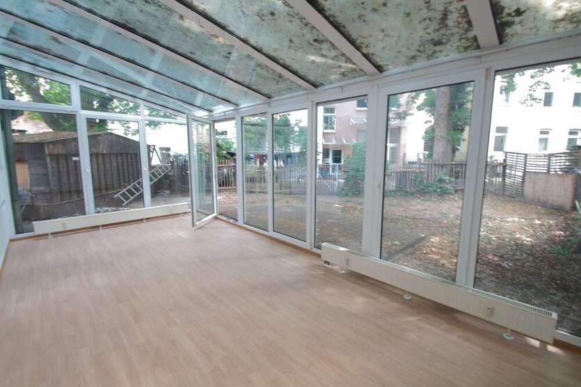Hinterhaus mit 3 Zimmern, Terrasse, Wintergarten, Gäste-WC in der Eugen-Richter-Straße